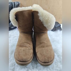 UGG Bailey Button Chestnut Ankle Boots Women’s Size 8